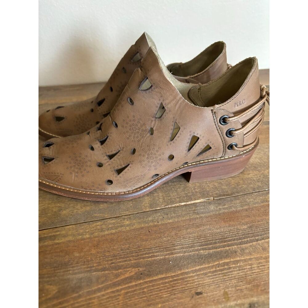Musse & Cloud Coolise Women's Booties Brown 7 Laser Cut Embossed Leather - Picture 5 of 8